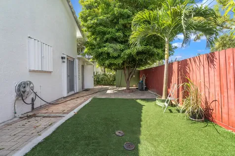 3343 NW 79th Way Davie FL 33024