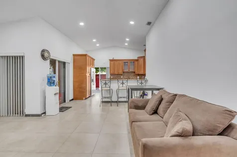 3343 NW 79th Way Davie FL 33024