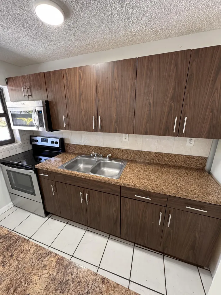1113 SW 15th Terrace Fort Lauderdale FL 33312