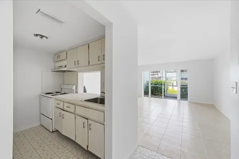 322 N Federal Highway Deerfield Beach FL 33441