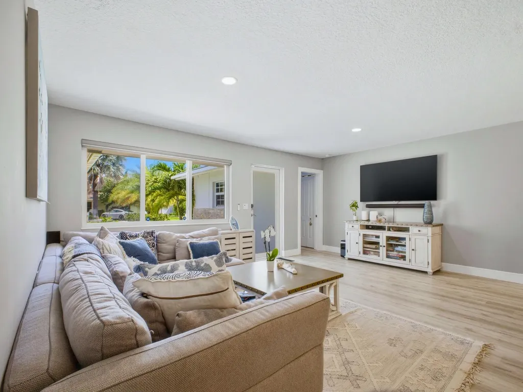 2020 NE 26th Street Lighthouse Point FL 33064