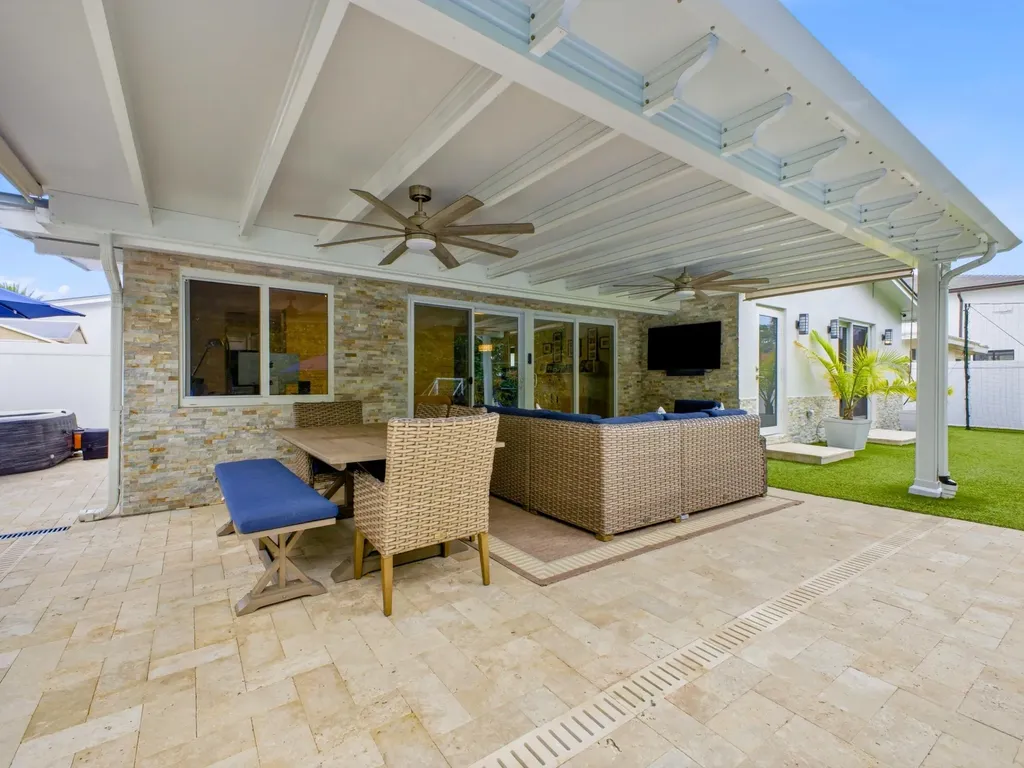 2020 NE 26th Street Lighthouse Point FL 33064