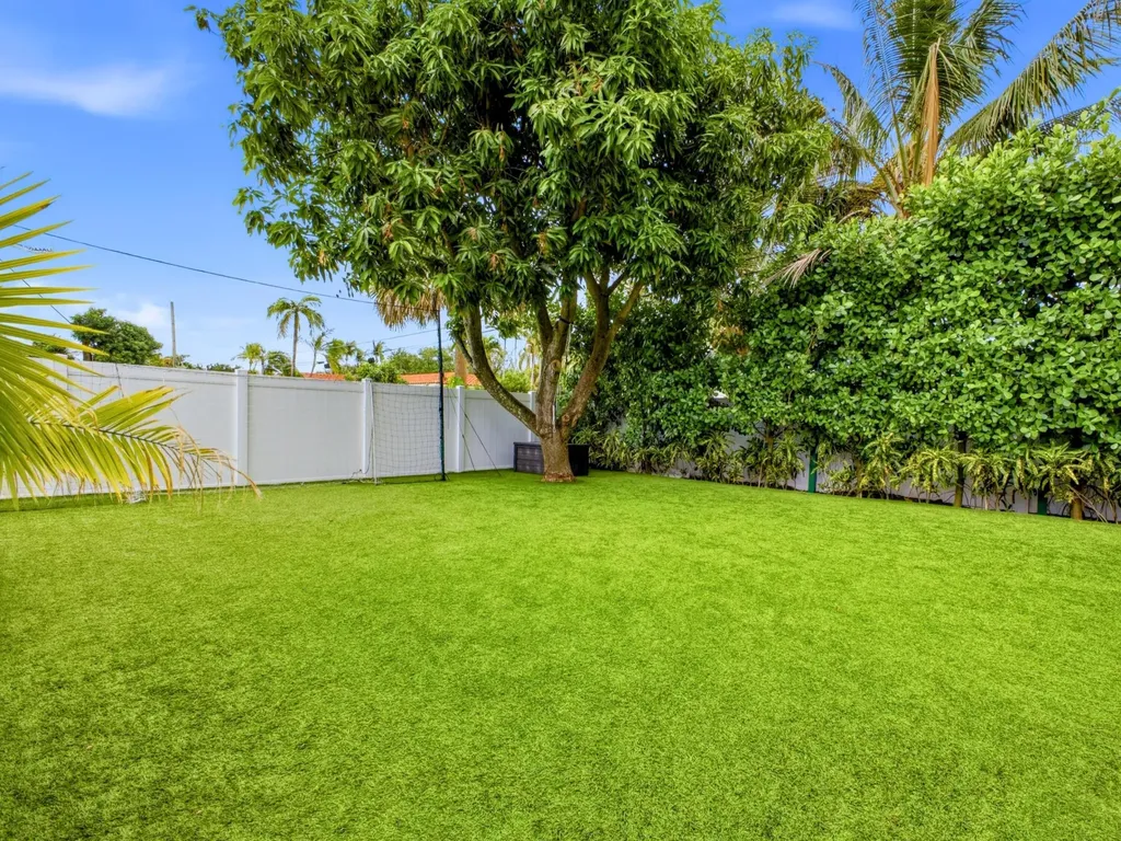 2020 NE 26th Street Lighthouse Point FL 33064