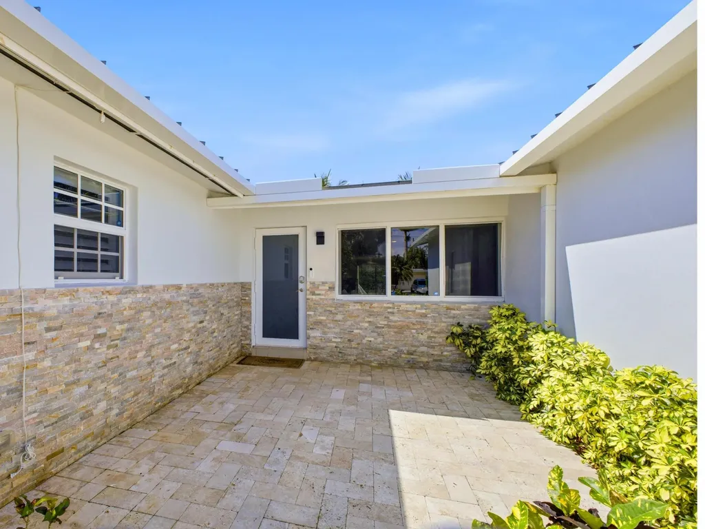 2020 NE 26th Street Lighthouse Point FL 33064