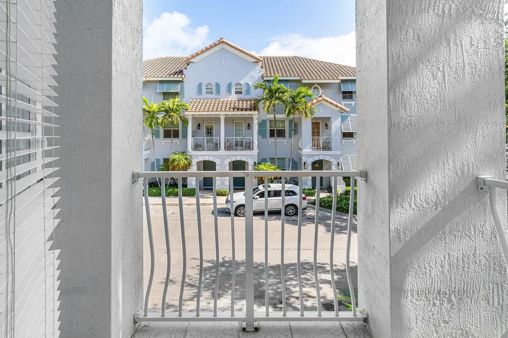1213 Via Fatini Boynton Beach FL 33426