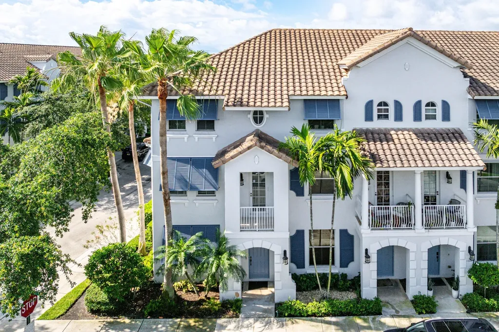 1213 Via Fatini Boynton Beach FL 33426