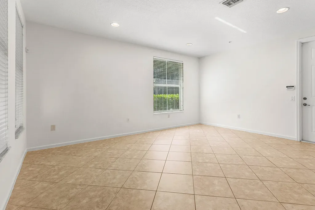 1213 Via Fatini Boynton Beach FL 33426
