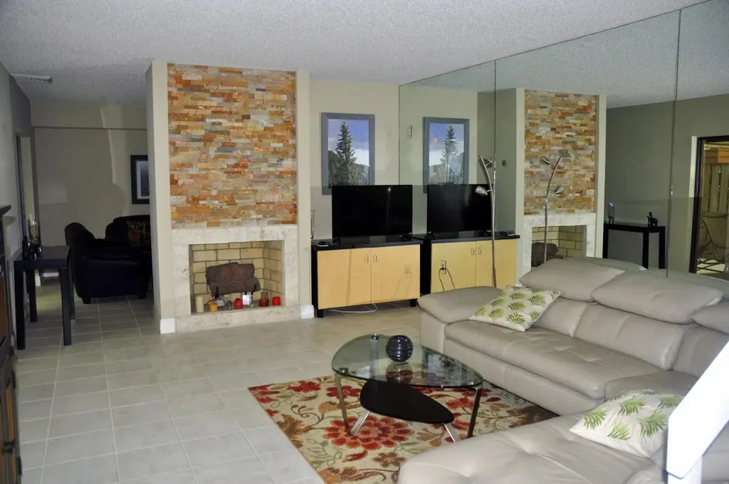 223 2nd Lane Palm Beach Gardens FL 33418