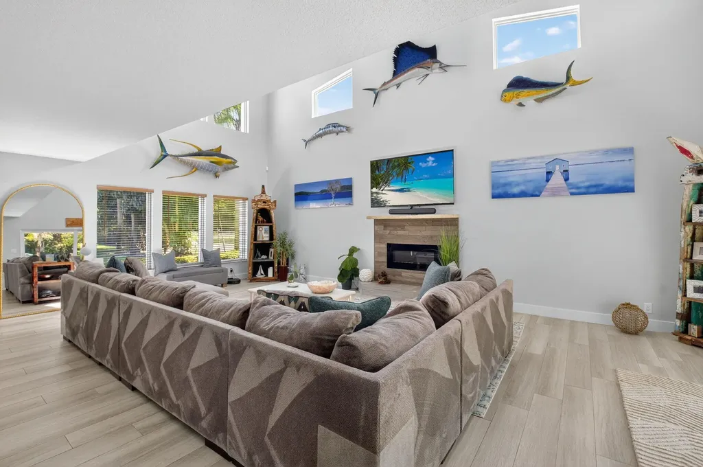 6701 Hillside Lane Lake Worth FL 33462