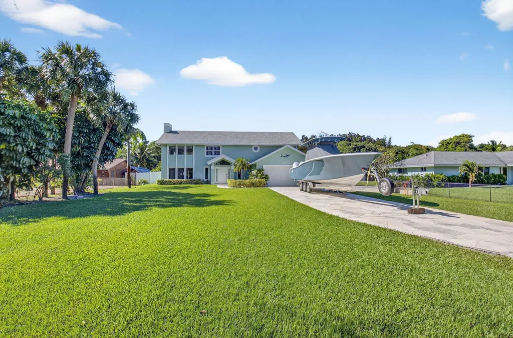 6701 Hillside Lane Lake Worth FL 33462