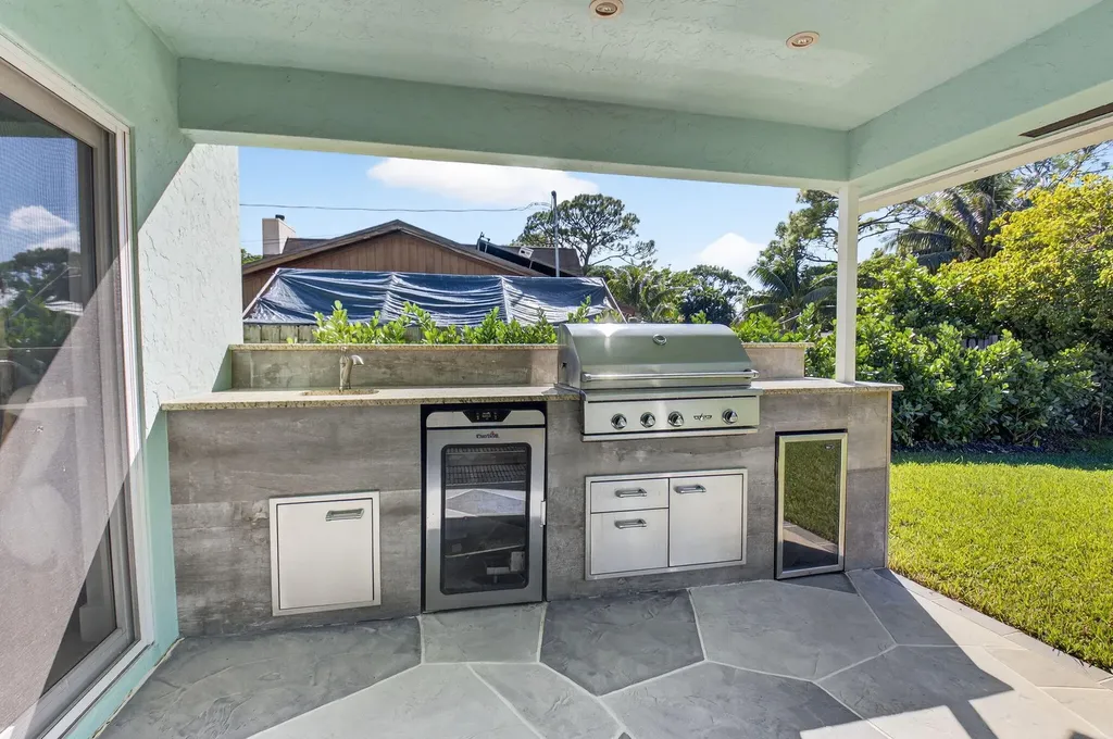 6701 Hillside Lane Lake Worth FL 33462
