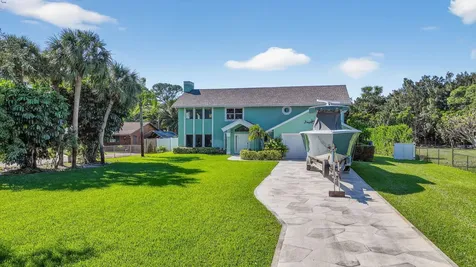 6701 Hillside Lane Lake Worth FL 33462