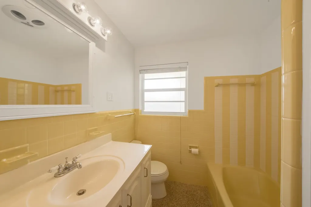 2022 Collier Avenue Lake Worth FL 33461