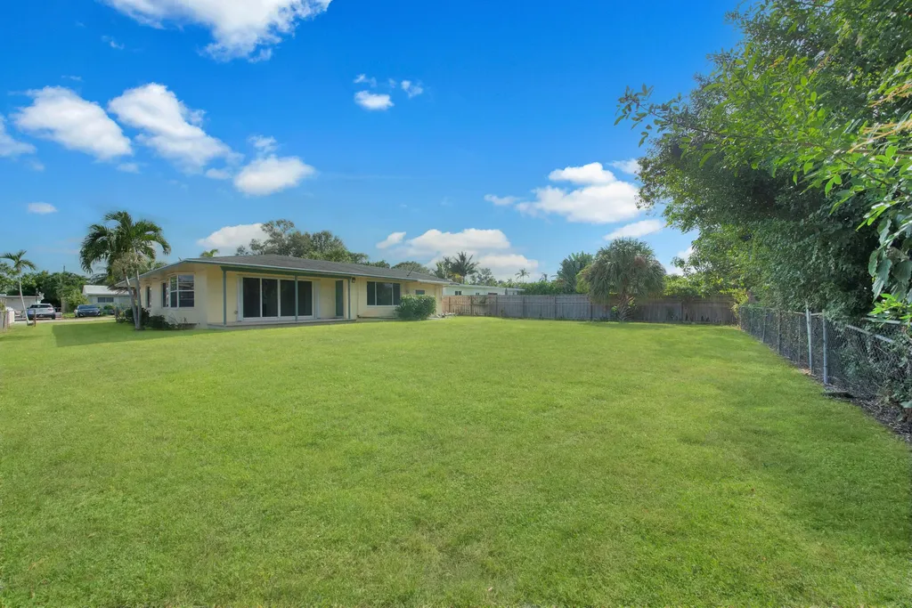 2022 Collier Avenue Lake Worth FL 33461