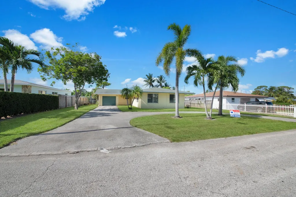2022 Collier Avenue Lake Worth FL 33461