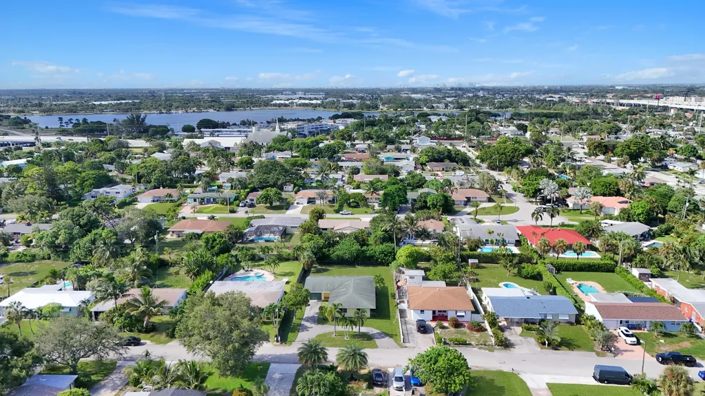 2022 Collier Avenue Lake Worth FL 33461