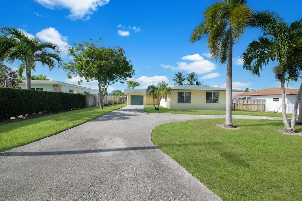 2022 Collier Avenue Lake Worth FL 33461