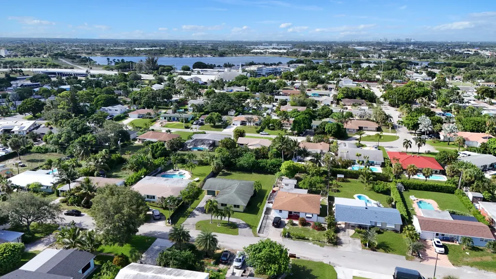 2022 Collier Avenue Lake Worth FL 33461