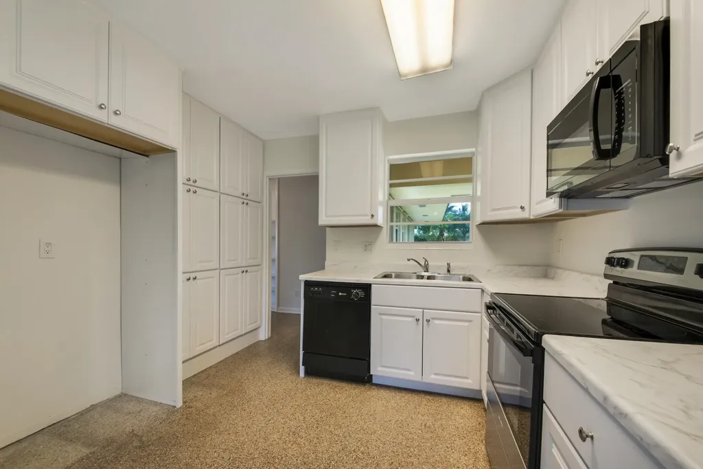 2022 Collier Avenue Lake Worth FL 33461