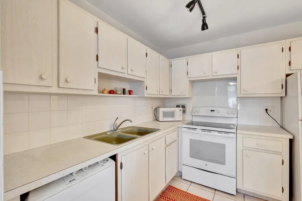 52 Plymouth F West Palm Beach FL 33417