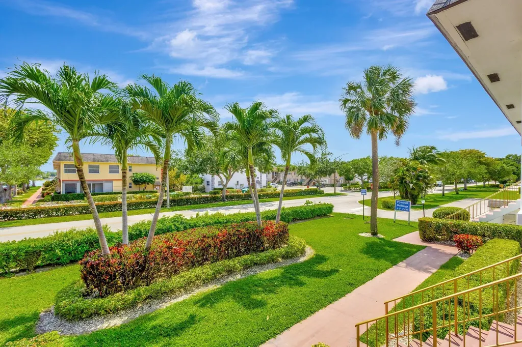 52 Plymouth F West Palm Beach FL 33417