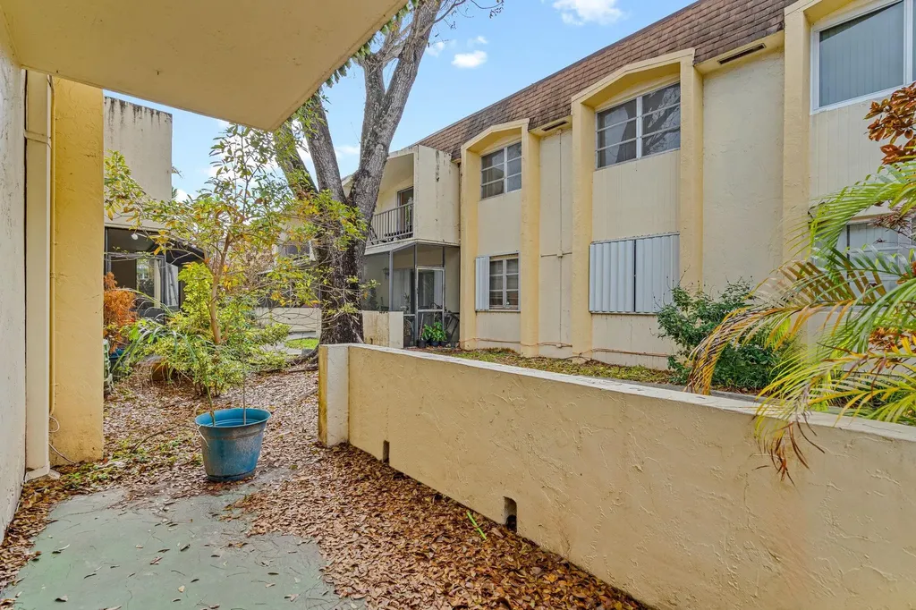 7831 SW 56th Street Miami FL 33155