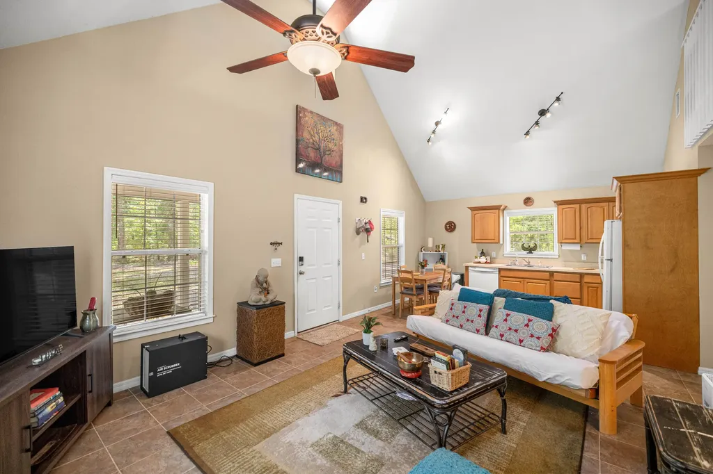 694 SW Quarter Lane Fort White FL 32038
