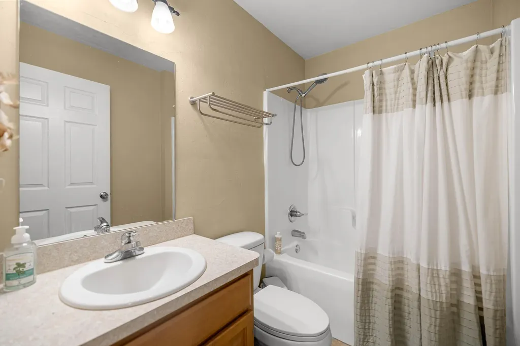 694 SW Quarter Lane Fort White FL 32038