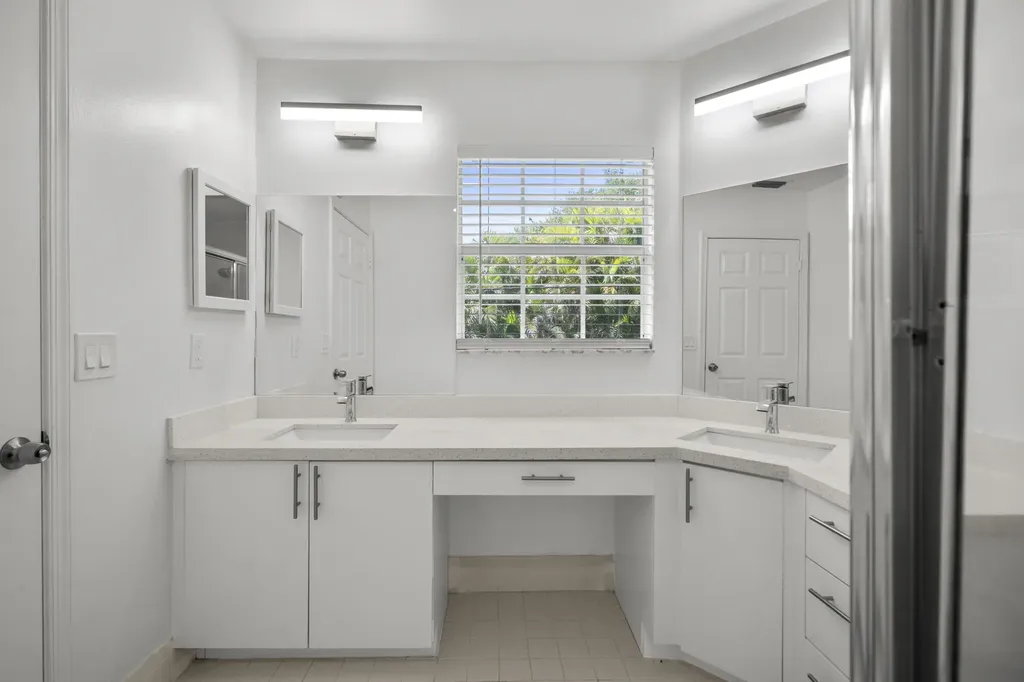 20970 Via Olander Boca Raton FL 33428