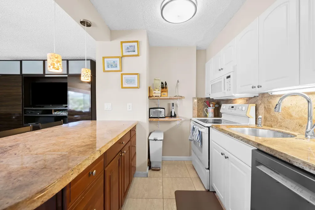 2825 NE 33rd Fort Lauderdale FL 33308