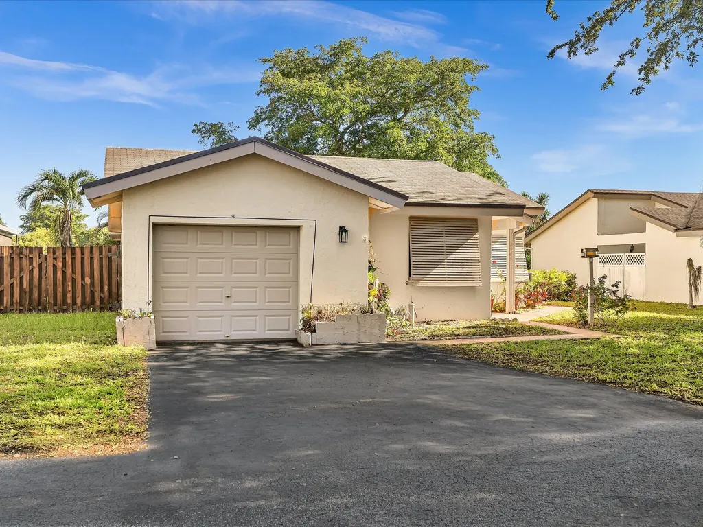 8949 NW 9th Place Plantation FL 33324