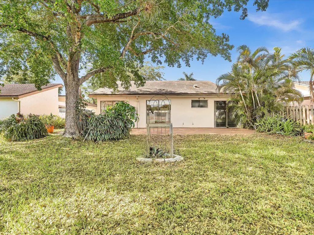 8949 NW 9th Place Plantation FL 33324