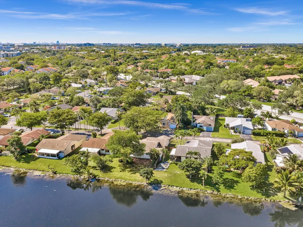 8949 NW 9th Place Plantation FL 33324