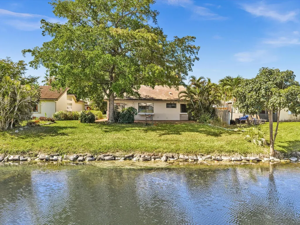8949 NW 9th Place Plantation FL 33324