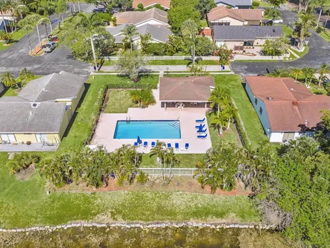 8949 NW 9th Place Plantation FL 33324