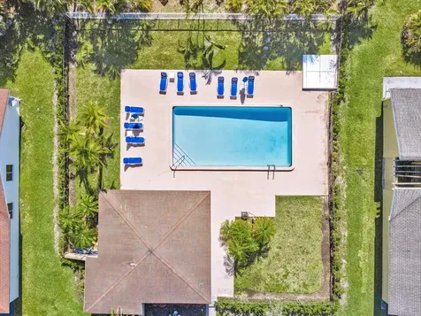 8949 NW 9th Place Plantation FL 33324