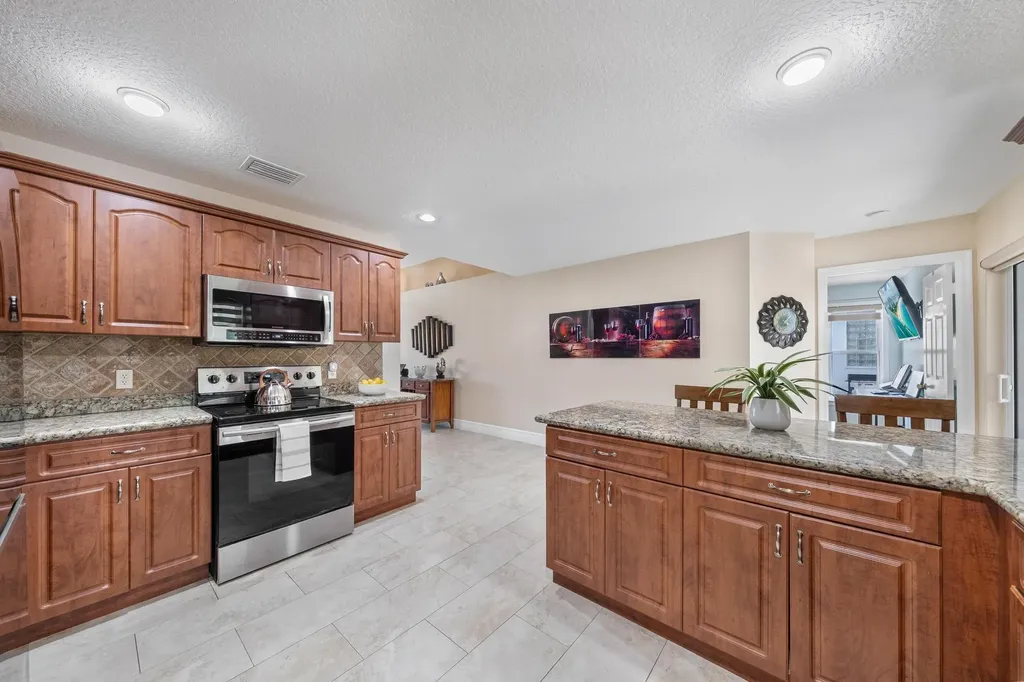 1128 Hatteras Circle Greenacres FL 33413