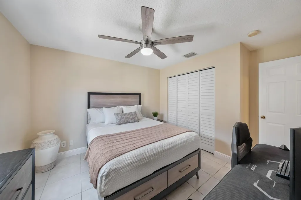 1128 Hatteras Circle Greenacres FL 33413