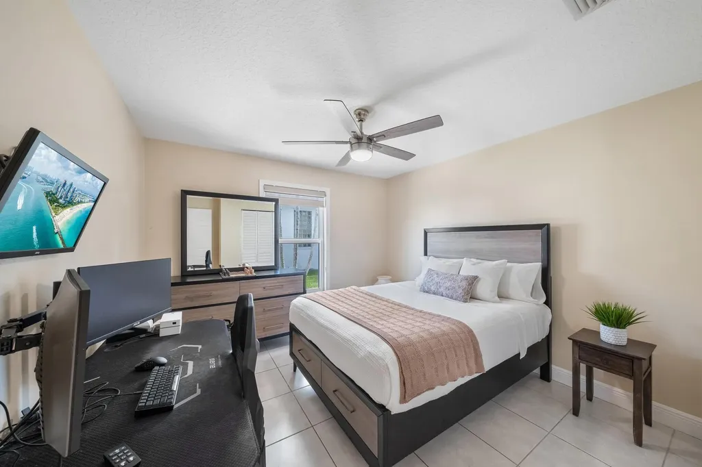 1128 Hatteras Circle Greenacres FL 33413
