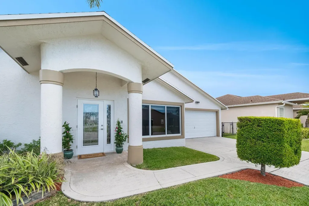 1128 Hatteras Circle Greenacres FL 33413