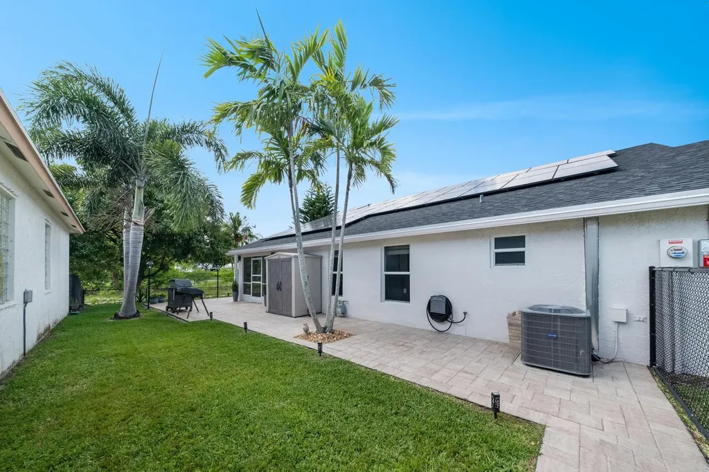 1128 Hatteras Circle Greenacres FL 33413