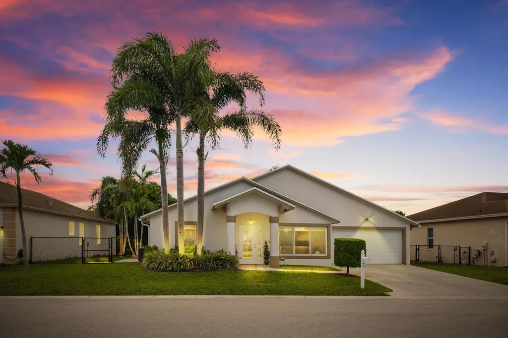 1128 Hatteras Circle Greenacres FL 33413