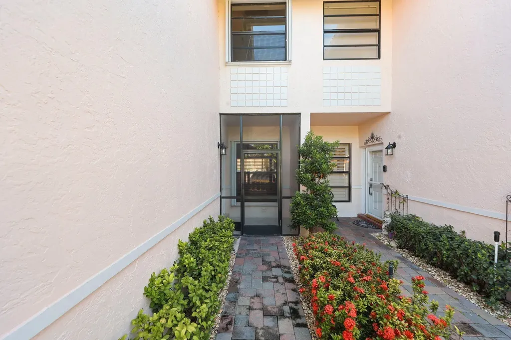 8634 Via Reale Boca Raton FL 33496