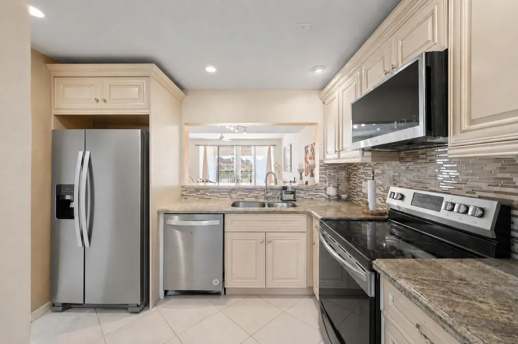 8634 Via Reale Boca Raton FL 33496