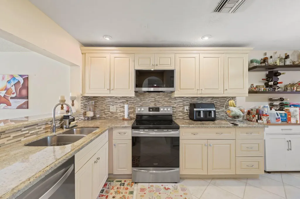 8634 Via Reale Boca Raton FL 33496