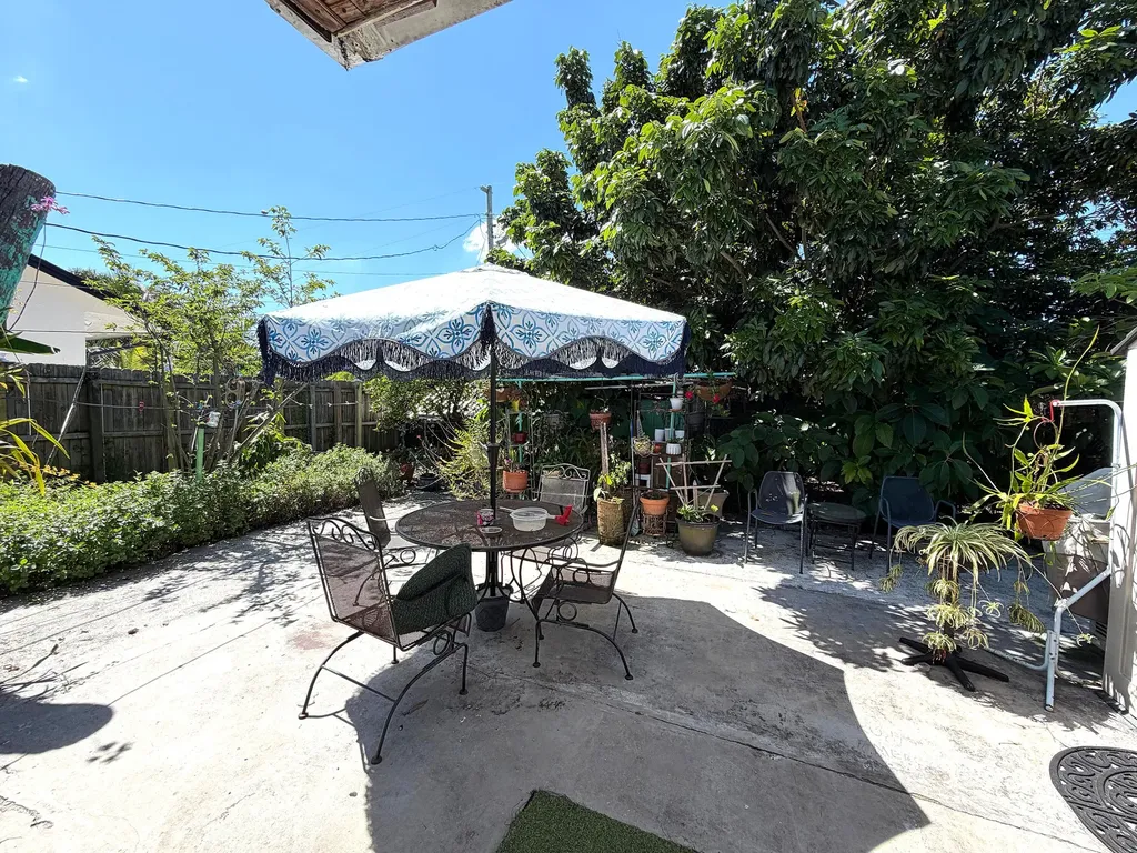 2926 Hiawatha Avenue West Palm Beach FL 33409