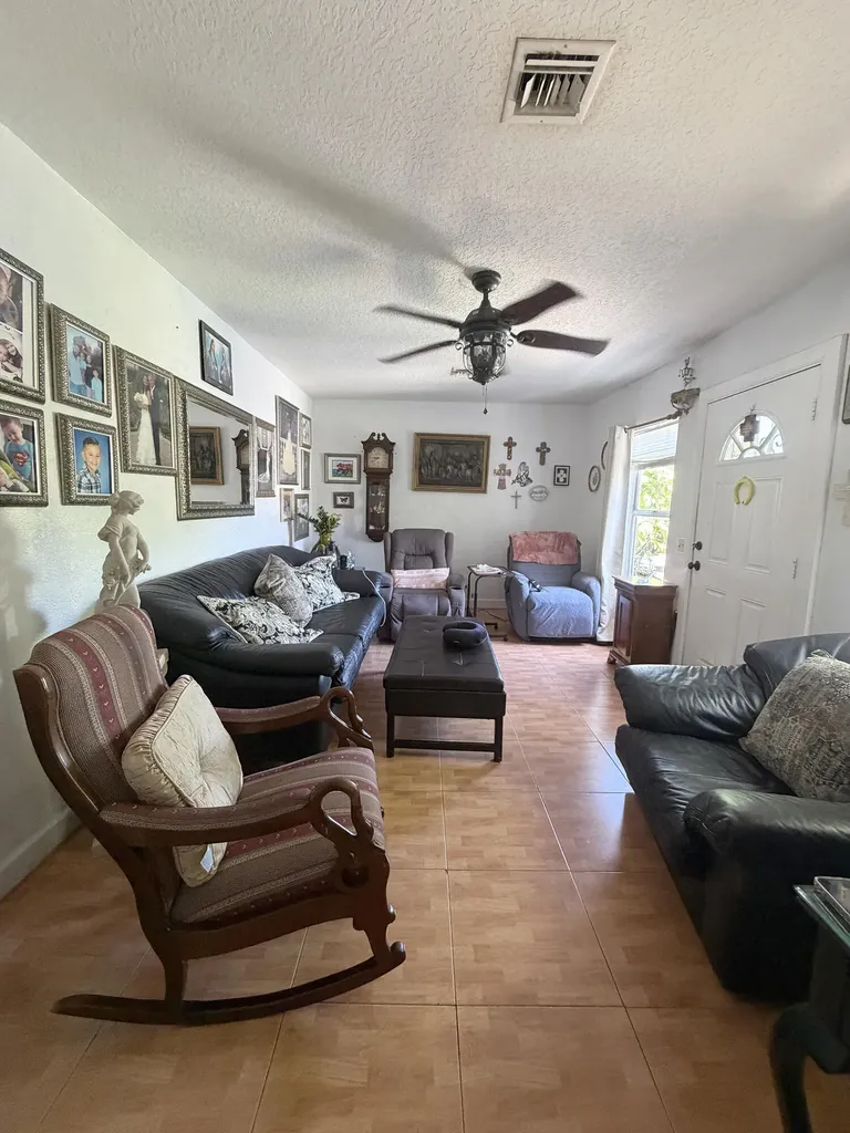 2926 Hiawatha Avenue West Palm Beach FL 33409
