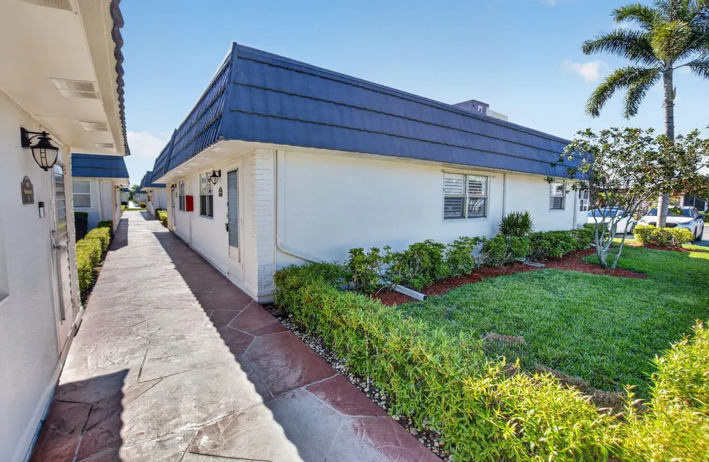 102 E Waterford E Delray Beach FL 33446