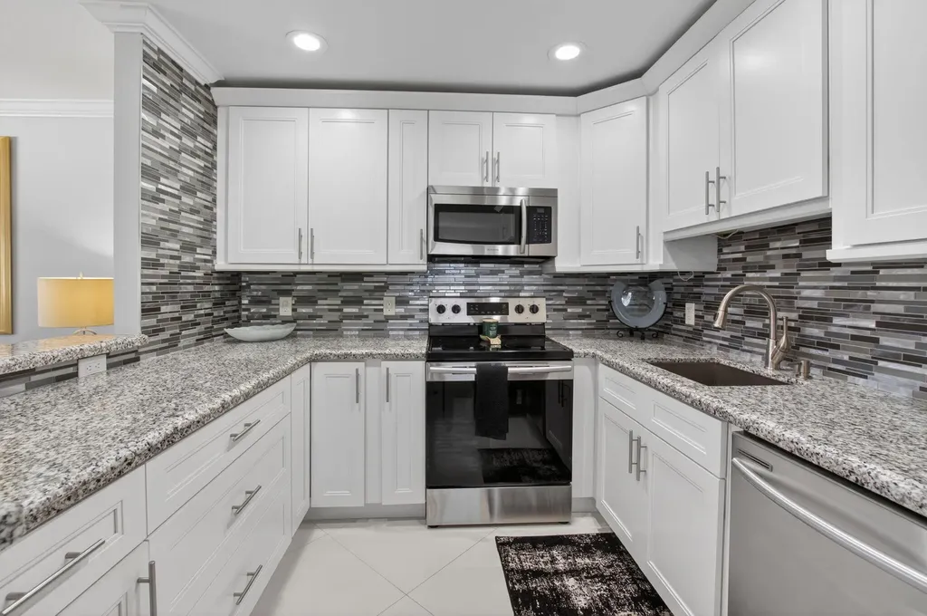 102 E Waterford E Delray Beach FL 33446