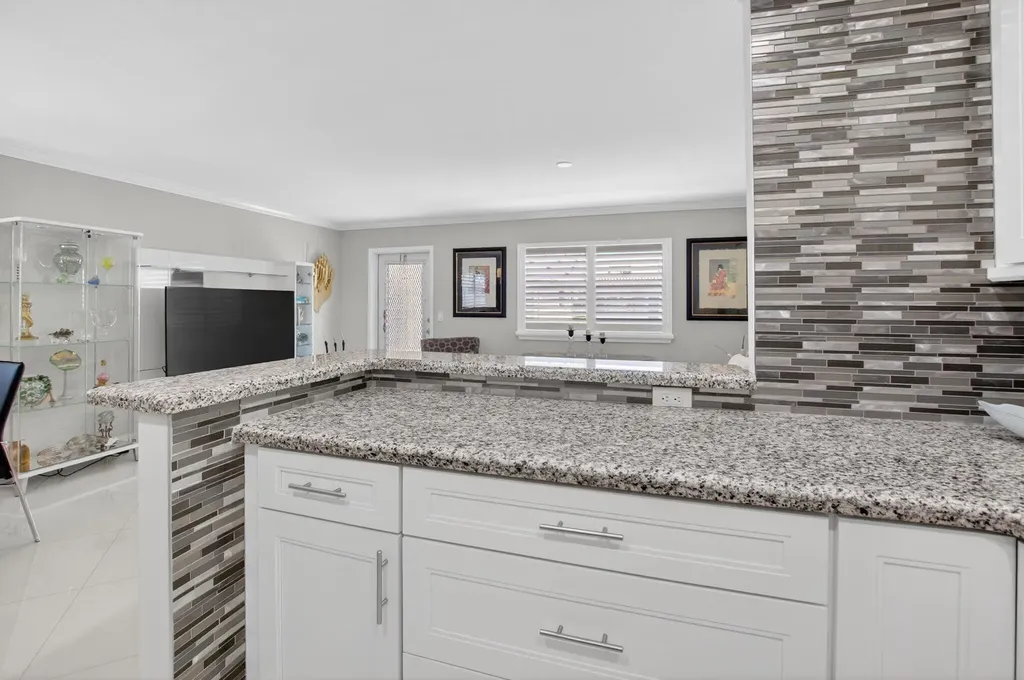 102 E Waterford E Delray Beach FL 33446